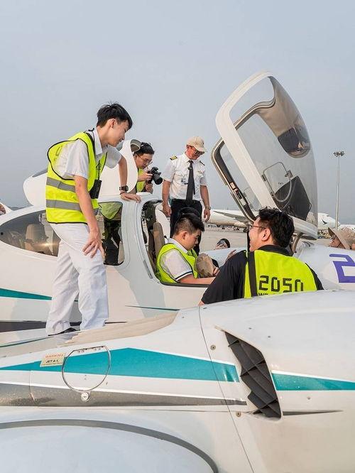 飞行课,翱翔蓝天，探索飞行奥秘之旅